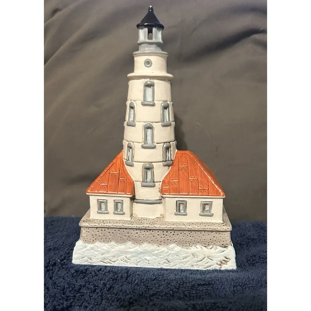 Geo. Z. Lefton Chicago Harbor Lighthouse Music Box 1985 Ebb Tide